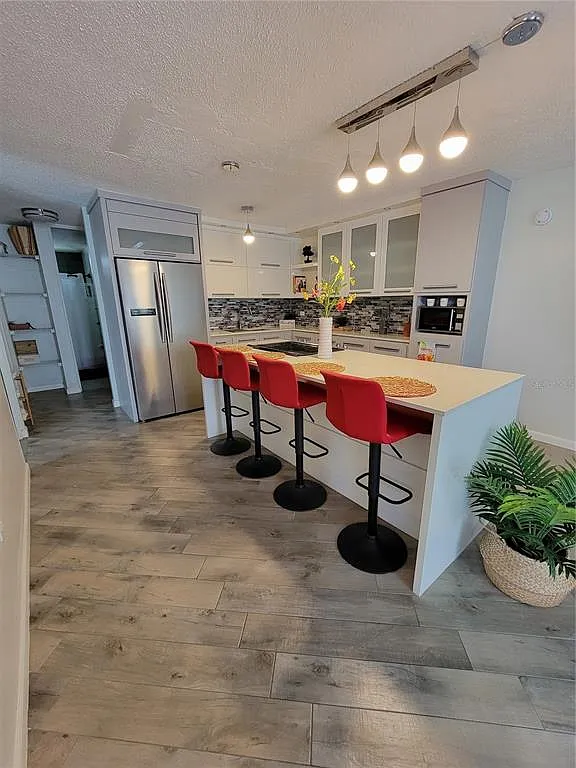 2 bed, 1.0 bath, 760 sqft, $1,700 — Photo 3