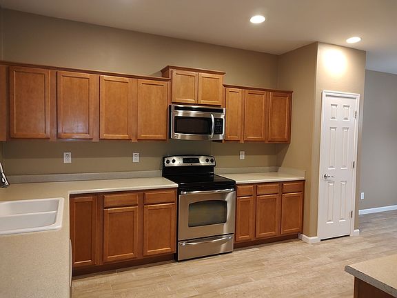 5th image of 8807 N 180th Dr