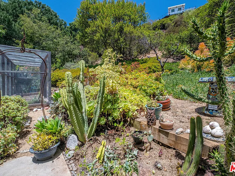 8967 Wonderland Park Ave — Photo 56