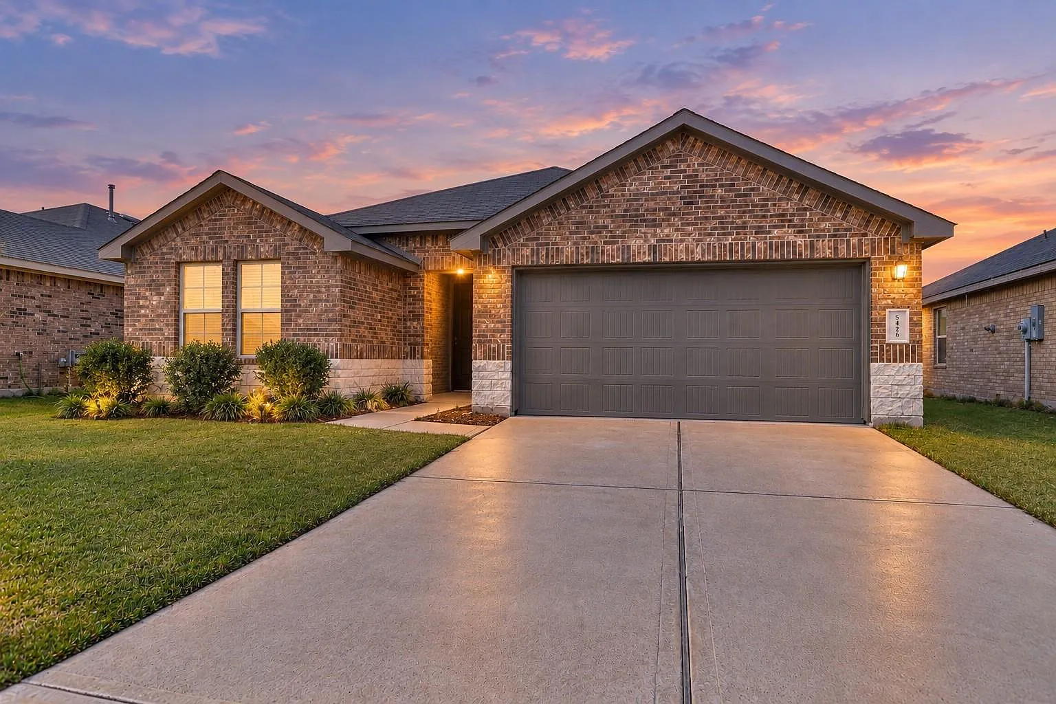 4 bed, 2.0 bath, 1814 sqft, $2,150 — Photo 1