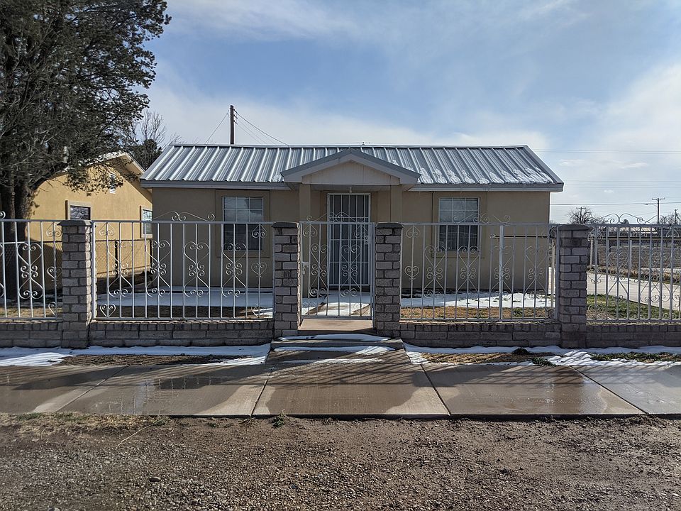 704 E Bland Front_12212021