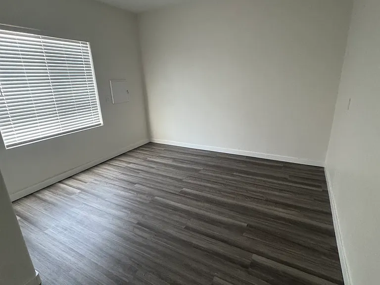 4587 Shetland Ln — Photo 4