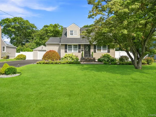 808 Fire Island Avenue, West Islip, NY 11795