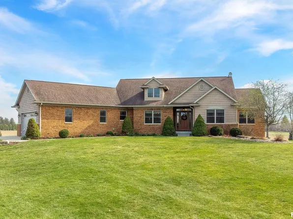 101 Whispering Creek Ln, Geneseo, IL 61254