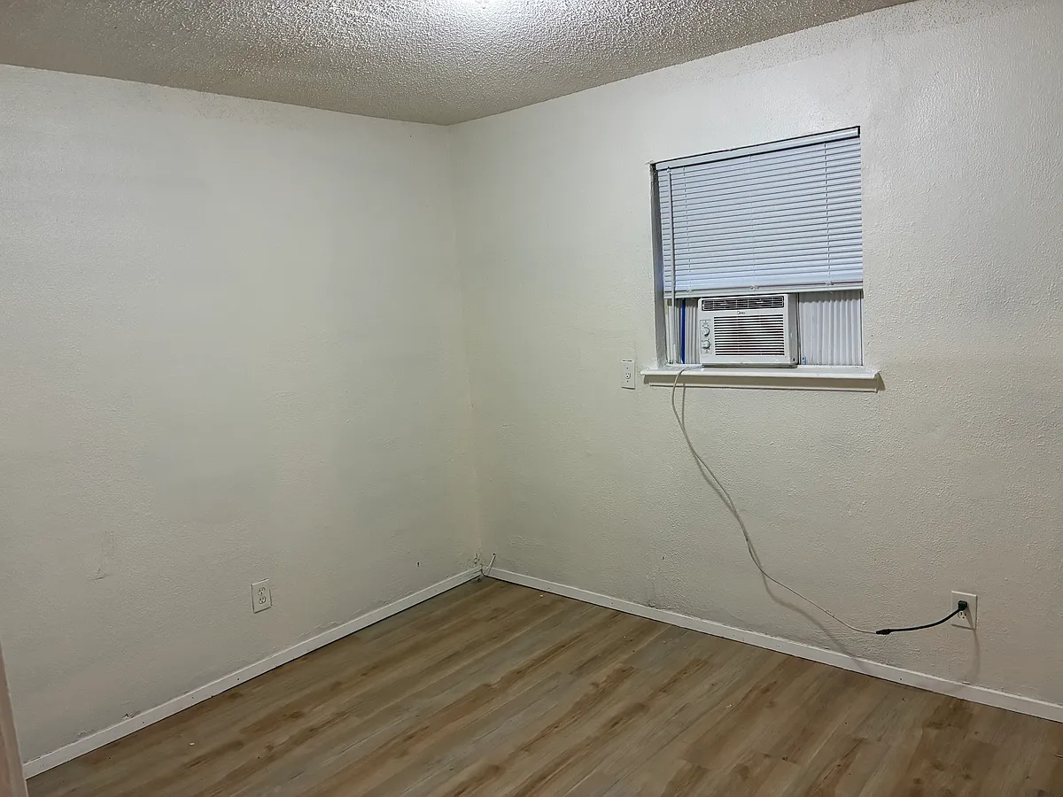Building Photo - 339 Clovis Pl #4