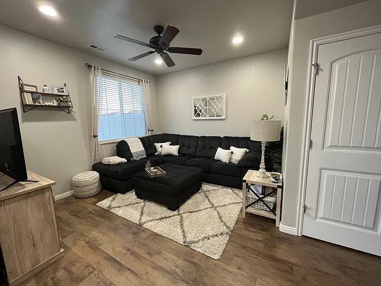 881 Berkeley Dr — Photo 8