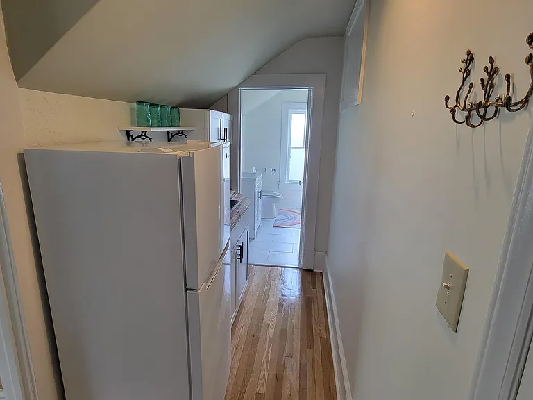 902 S Main St #B — Photo 7
