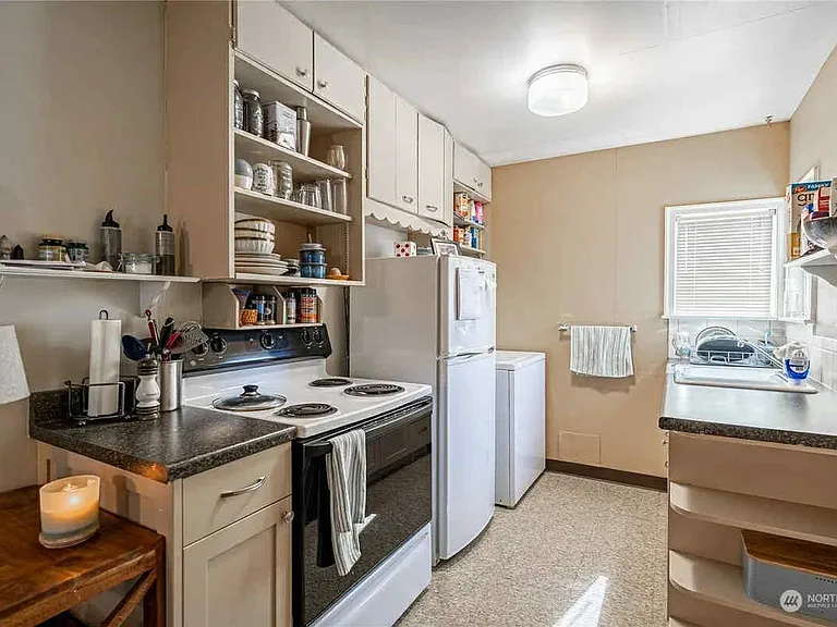 312 S Bradley St — Photo 4