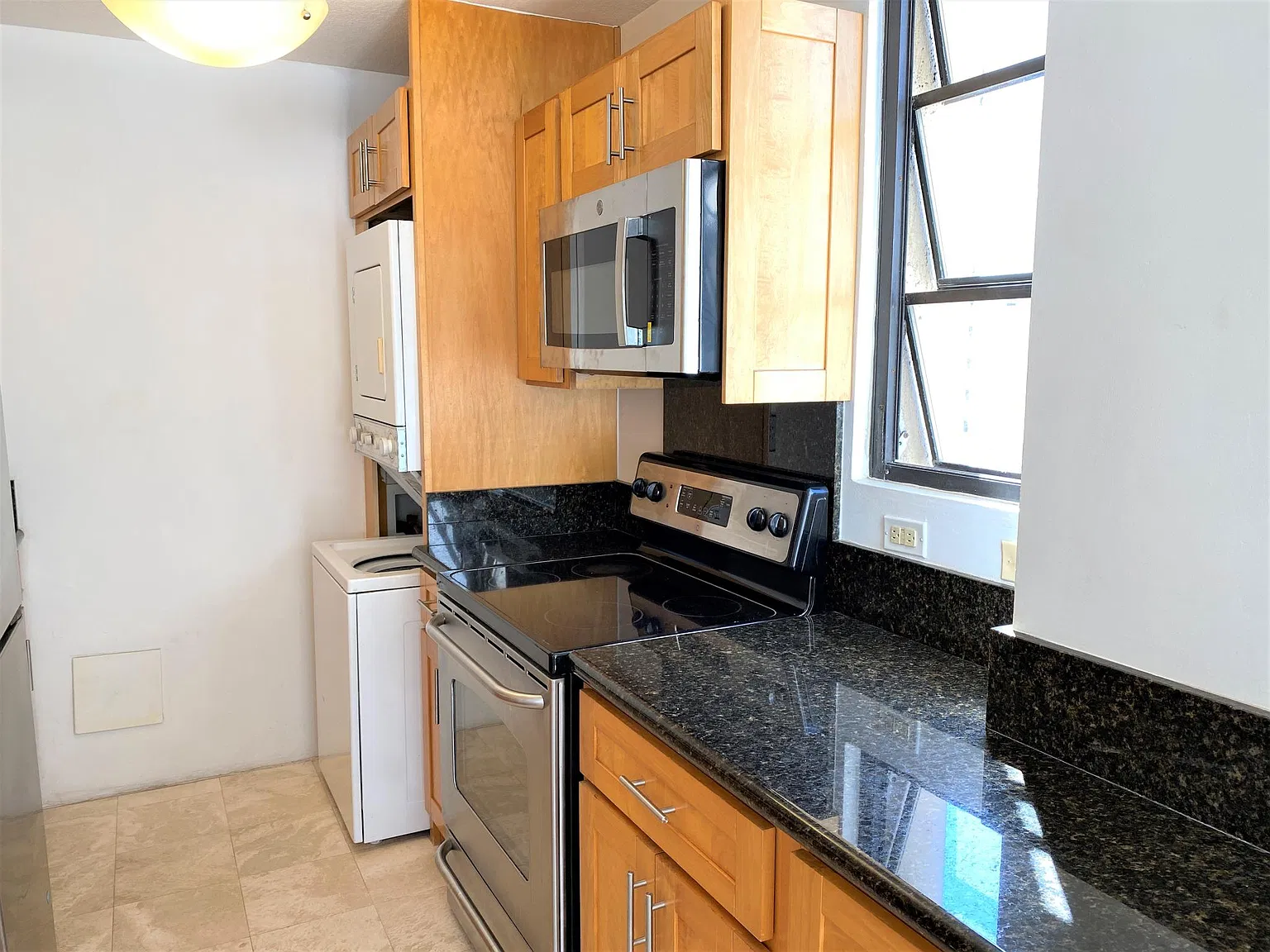 1 bed, 585 sqft, $2,400 — Photo 3