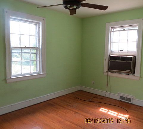 5th image of 406 Forest St