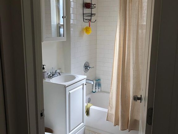 3rd image of 2343 N Sacramento Ave APT 2S