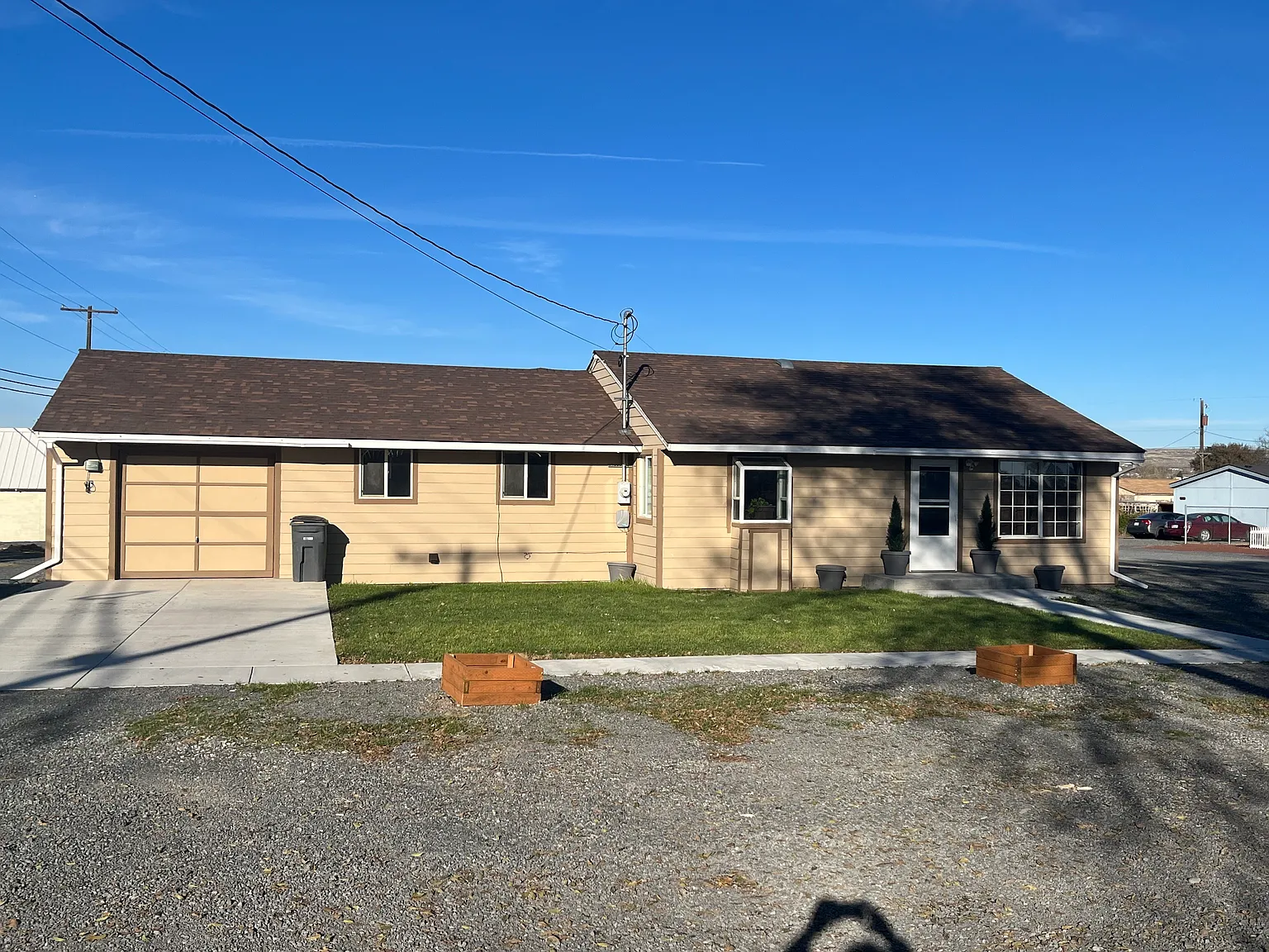 3 bed, 2.5 bath, 1650 sqft, $2,000 — Photo 1
