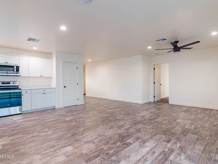 1619 S 15th Ave — Photo 5