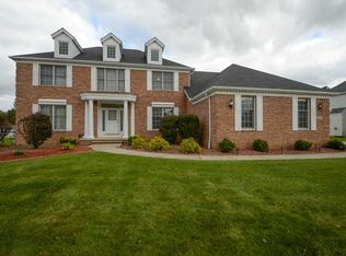 7945 Glengate Dr, Broadview Heights, OH 44147