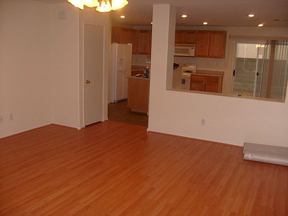 Living Room / Kitchen