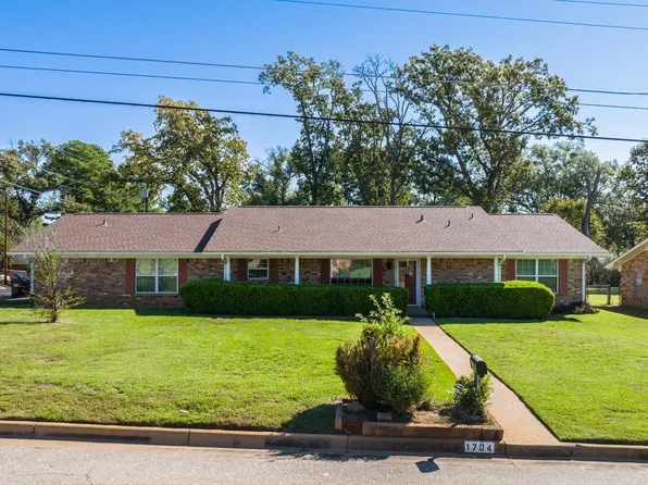1704 Cardinal St, Longview, TX 75601