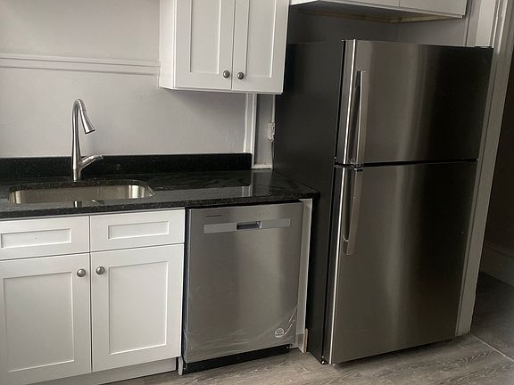 2nd image of 4088 Erie St #25