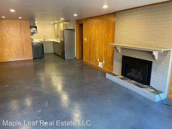 3rd image of 1936 NE 127th St #B