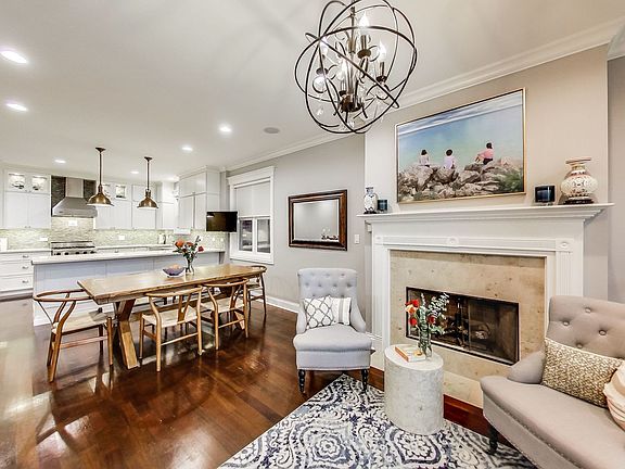 3rd image of 2745 N Kenmore Ave #1