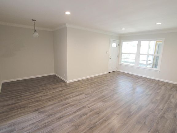 5th image of 12162 Burbank Blvd