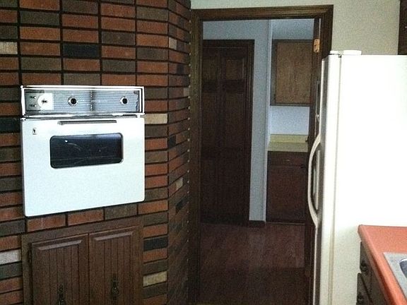 4th image of 2480 Meadville Ln #B