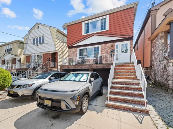 96 W 29th St, Bayonne, NJ 07002