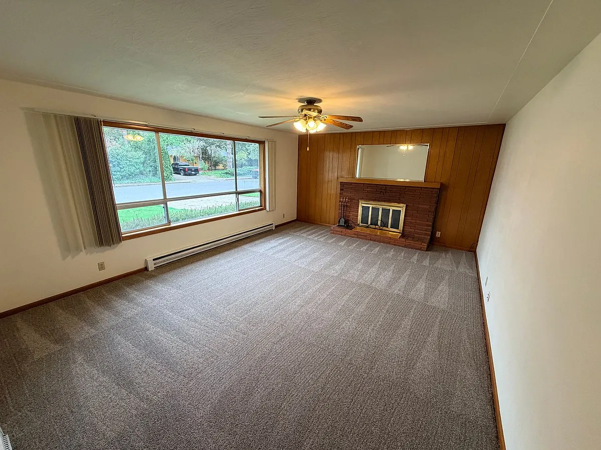 Building Photo - 2555 Stortz Ave NE