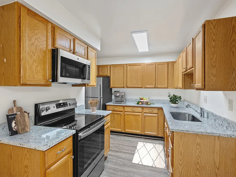 Indian Creek Apartments and Townhomes — Photo 60