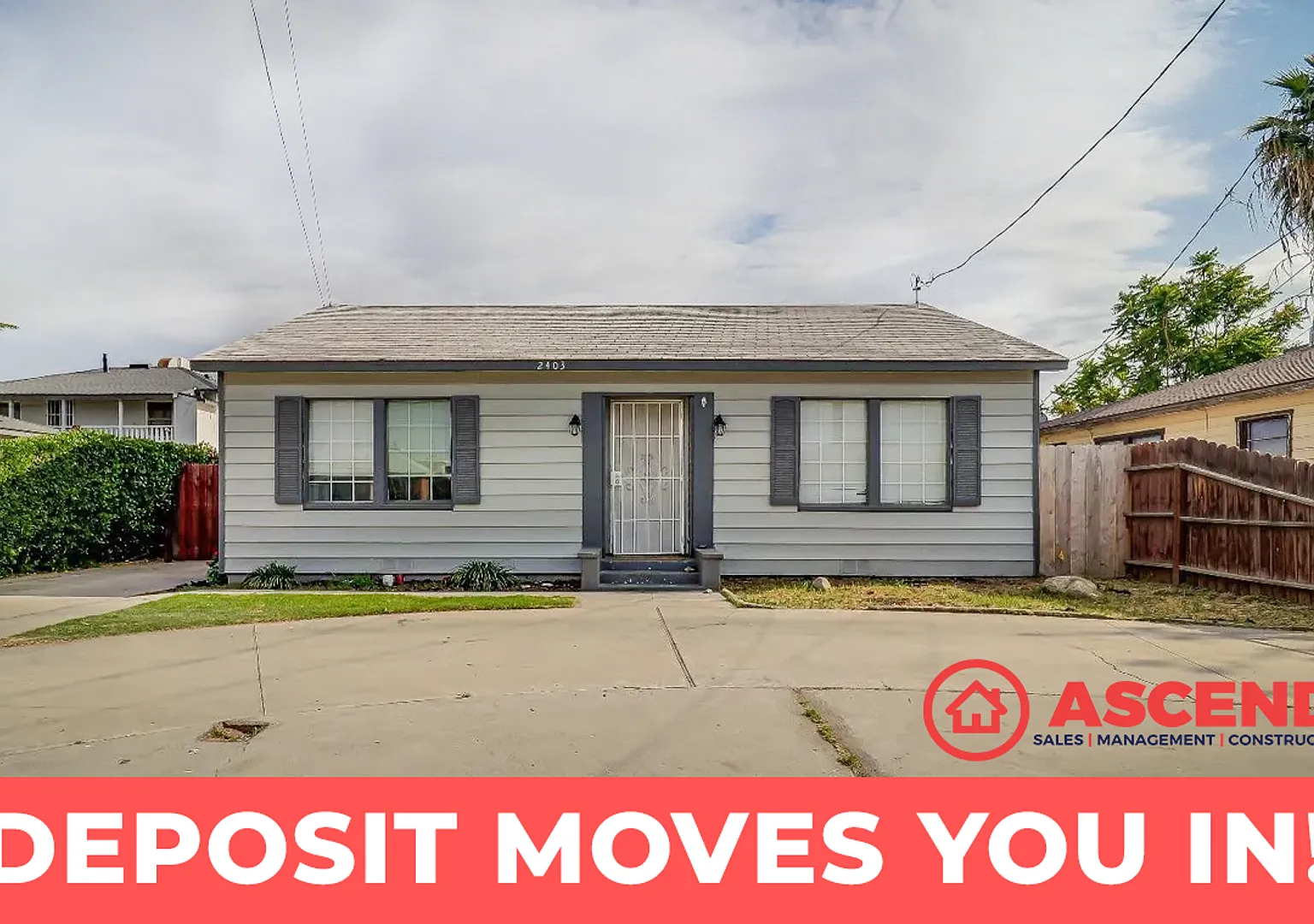 Spacious 3BD/1BA in Bakersfield Deposit Moves You In! Sewer & Trash Included! — Photo 1