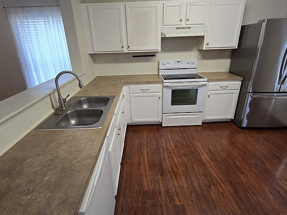 5th image of 111 Spruce Breeze