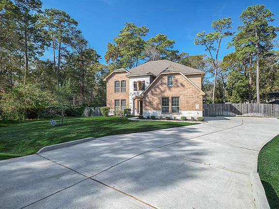 Gorgeous curb appeal and a long driveway!