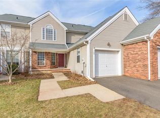 120 Trillium Ct #B-120, Whitehouse Station, NJ 08889
