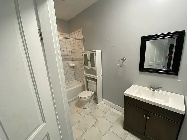 2208 Venable St — Photo 2