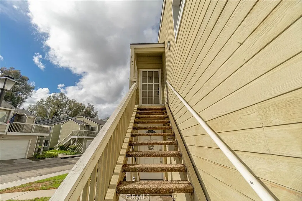 3 bed, 1136 sqft, $3,400 — Photo 3