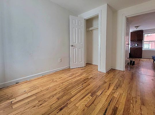 4th image of 209 E 5th St APT 5R