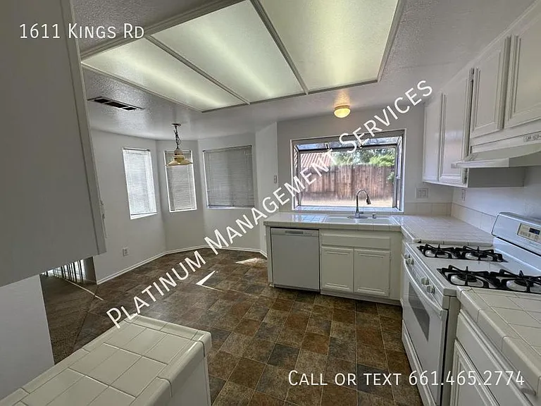 1611 Kings Rd — Photo 7