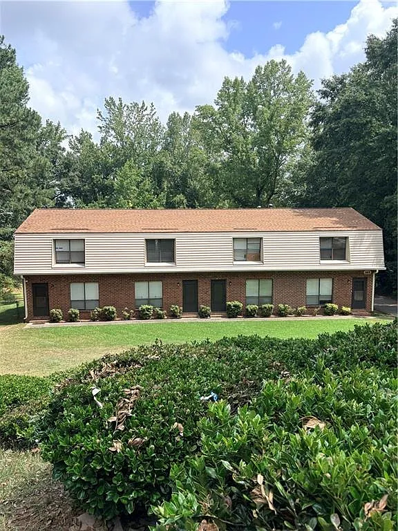2 bed, 1.5 bath, 4588 sqft, $1,600 — Photo 1