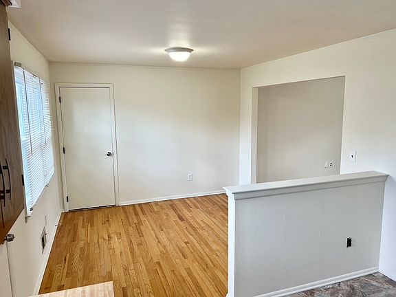 5th image of 944 Longboat Ave