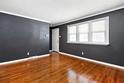 2nd image of 3933 Illinois Ave