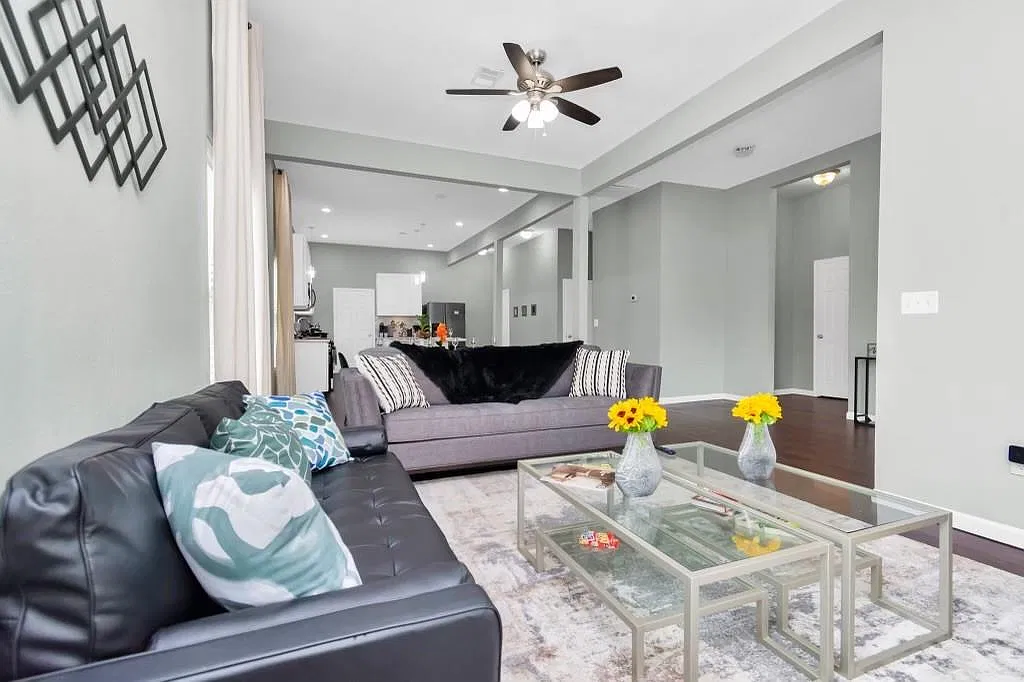 3 bed, 2.0 bath, 1620 sqft, $2,499 — Photo 4