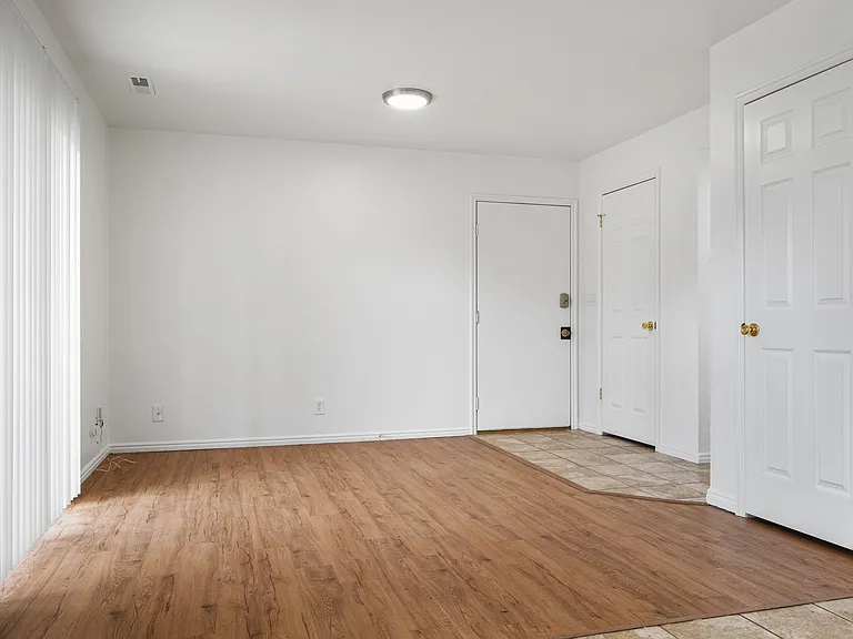 653 S 880 W #4 — Photo 5