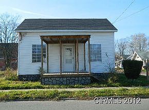 2nd image of 704 S Nebraska St