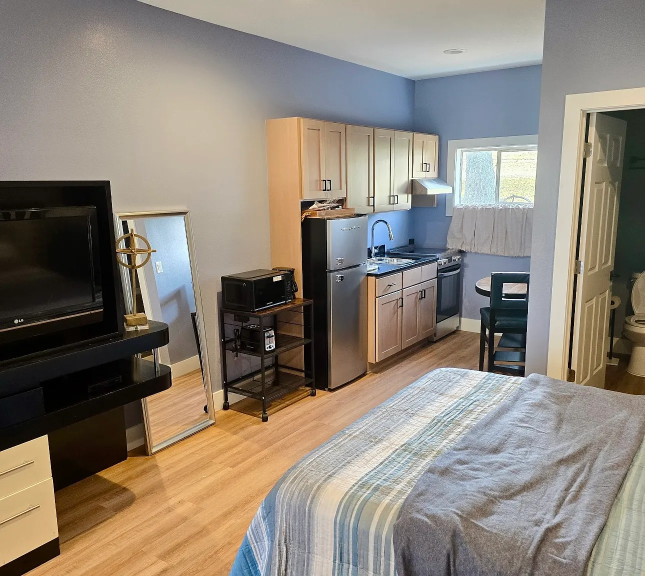 704 S Lakeshore Blvd — Photo 1