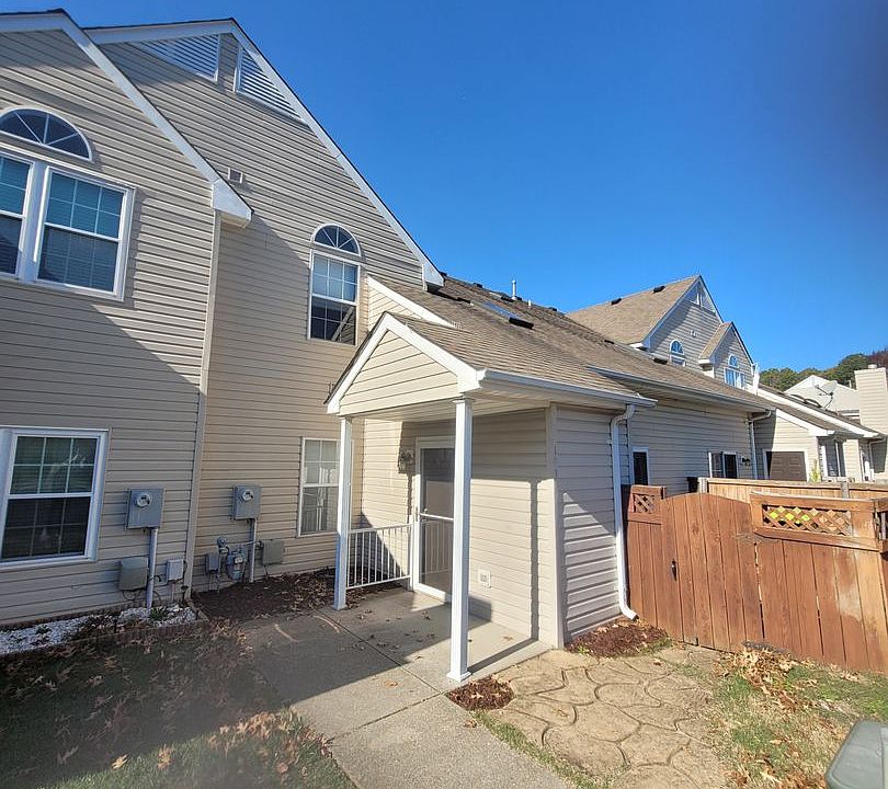 1st image of 103 Andover Ct