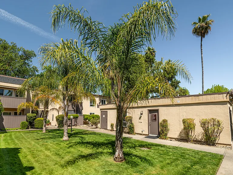 5545 Marconi Ave — Photo 15