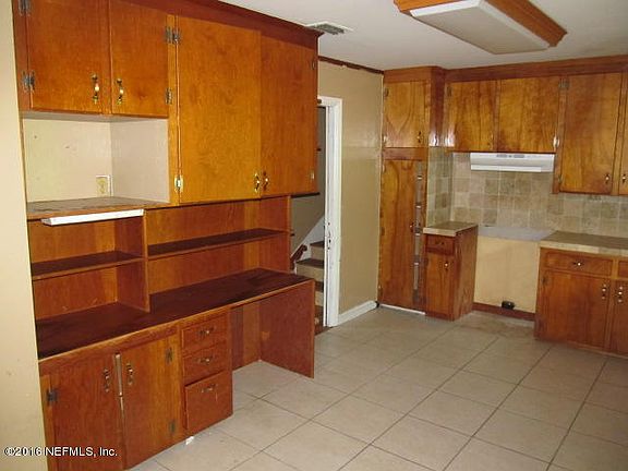 5th image of 1127 Brookmont Ave E