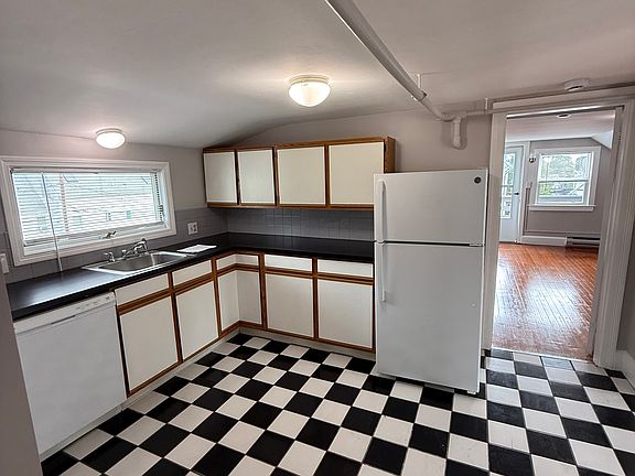 2nd image of 74 Smith St #74