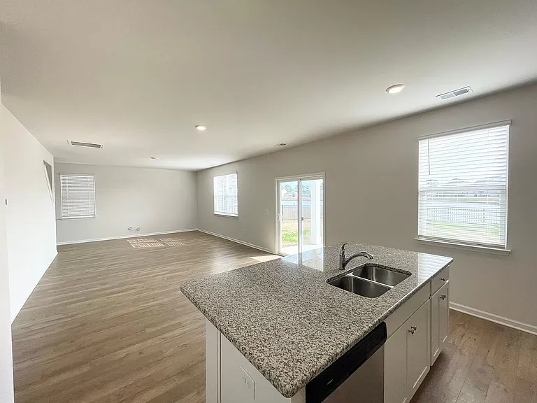 1048 Flintshire Dr — Photo 8