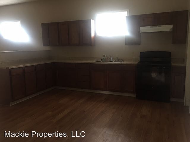 1st image of 302 S 2nd St