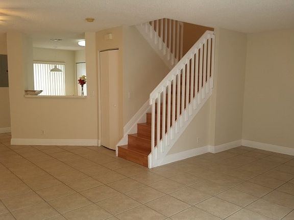 3rd image of 4759 SW 13th Pl